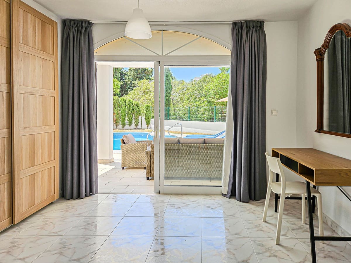 4 slaapkamer Villa te koop in Riviera del Sol met zwembad garage - € 1.100.000 (Ref: 9431253)