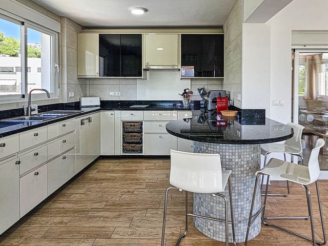 4 chambre Villa/Maison à vendre à Riviera del Sol, Mijas avec piscine garage - 1 100 000 € (Ref: 9431253)