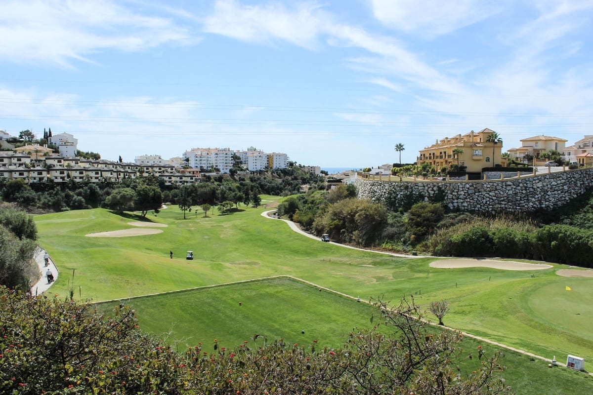 4 slaapkamer Villa te koop in Riviera del Sol met zwembad garage - € 1.100.000 (Ref: 9431253)