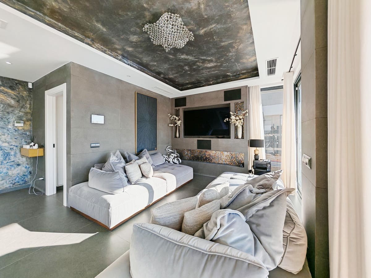 4 soverom Villa til salgs i Estepona med svømmebasseng garasje - € 1 590 000 (Ref: 9440593)