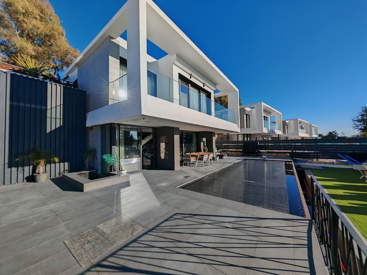 4 soverom Villa til salgs i Estepona med svømmebasseng garasje - € 1 590 000 (Ref: 9440593)