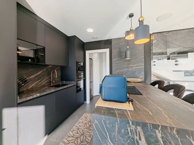 4 soverom Villa til salgs i Estepona med svømmebasseng garasje - € 1 590 000 (Ref: 9440593)