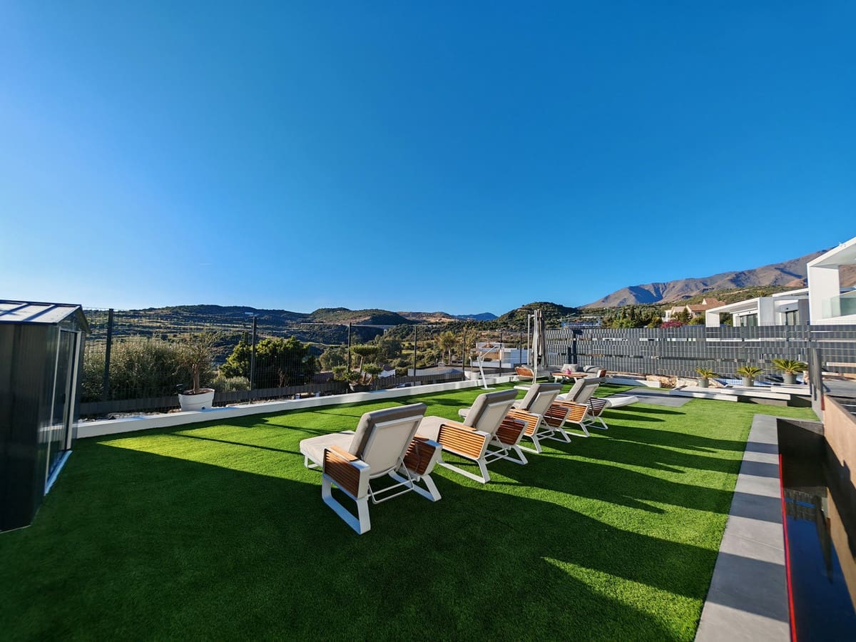 4 soverom Villa til salgs i Estepona med svømmebasseng garasje - € 1 590 000 (Ref: 9440593)