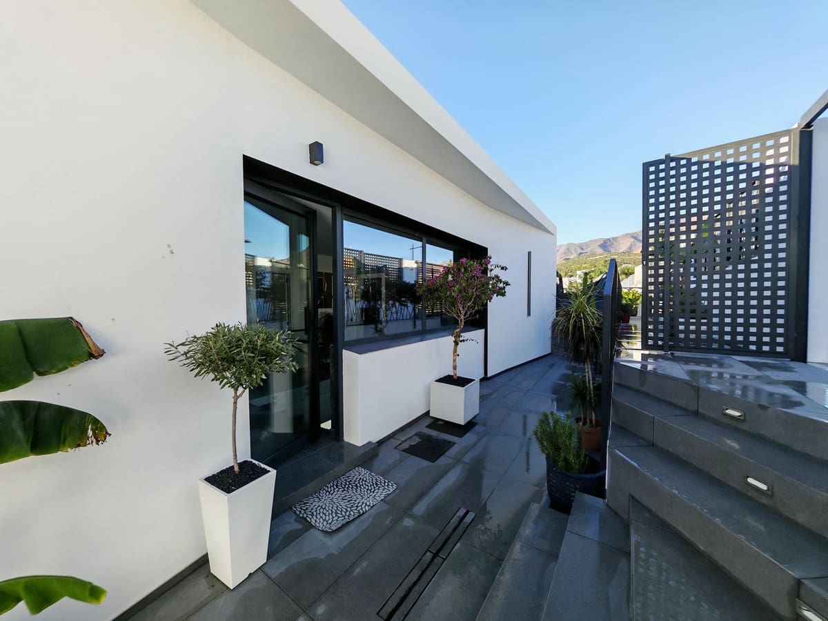 4 soverom Villa til salgs i Estepona med svømmebasseng garasje - € 1 590 000 (Ref: 9440593)