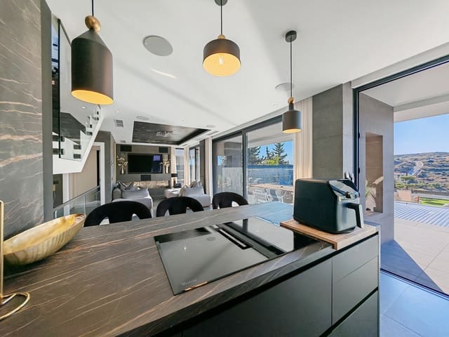 4 soverom Villa til salgs i Estepona med svømmebasseng garasje - € 1 590 000 (Ref: 9440593)