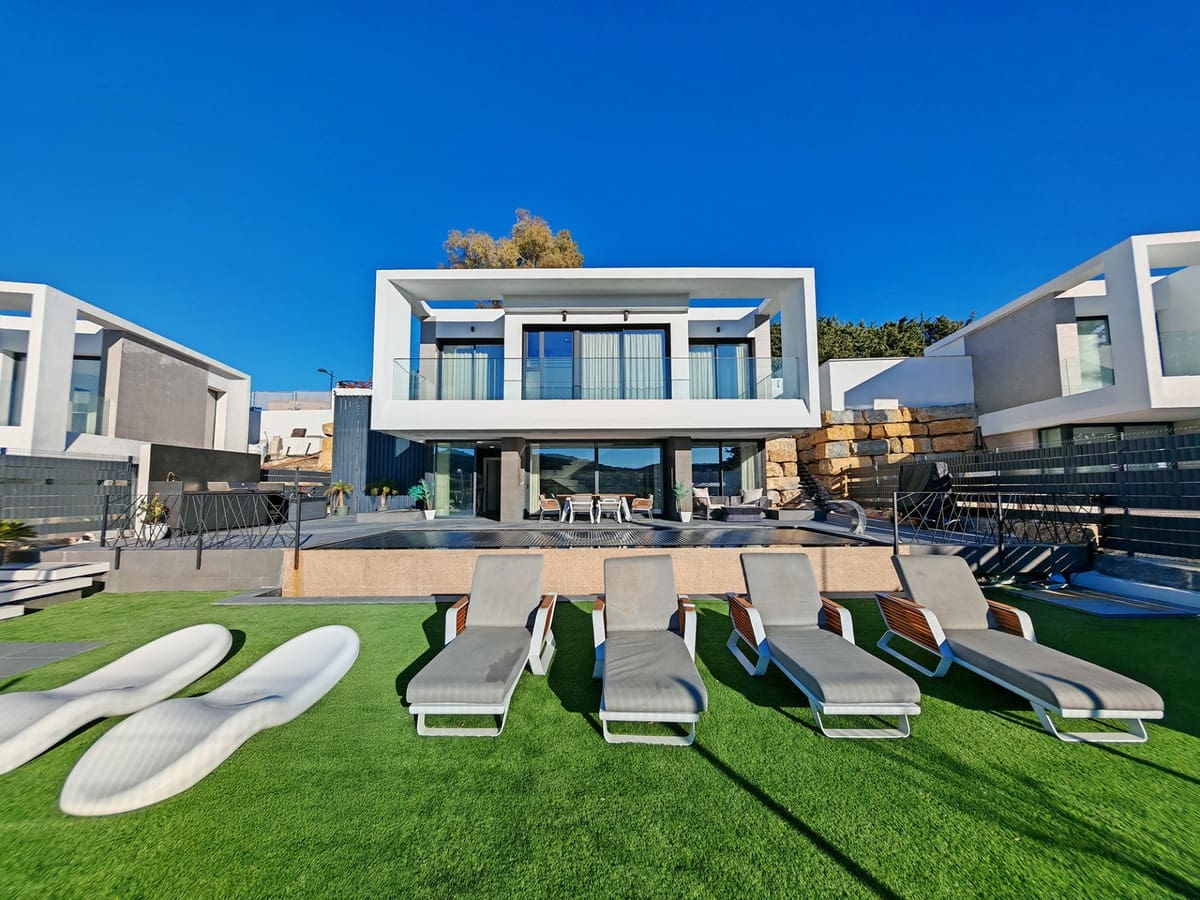 4 soverom Villa til salgs i Estepona med svømmebasseng garasje - € 1 590 000 (Ref: 9440593)