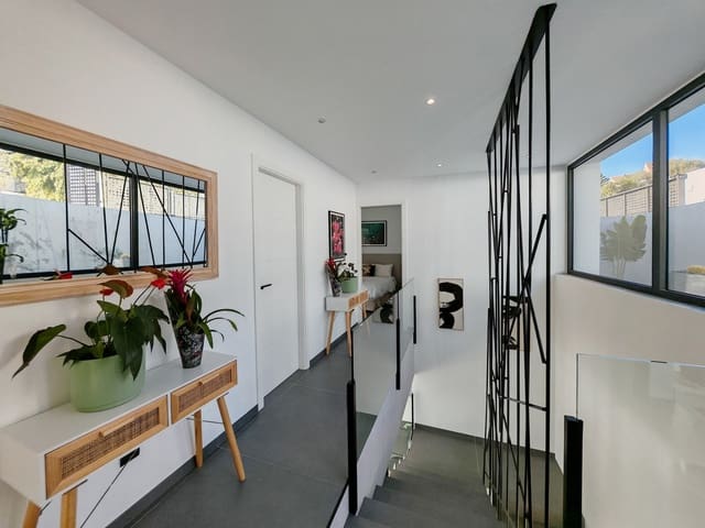 4 Zimmer Villa zu verkaufen in Estepona mit Pool Garage - 1.400.000 € (Ref: 9444034)