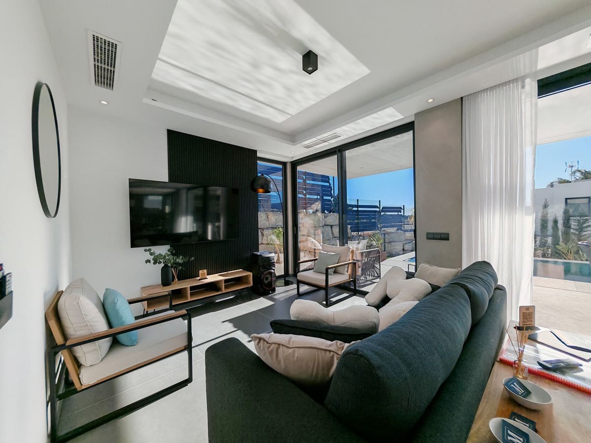 4 Zimmer Villa zu verkaufen in Estepona mit Pool Garage - 1.400.000 € (Ref: 9444034)