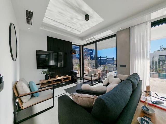 4 Zimmer Villa zu verkaufen in Estepona mit Pool Garage - 1.400.000 € (Ref: 9444034)