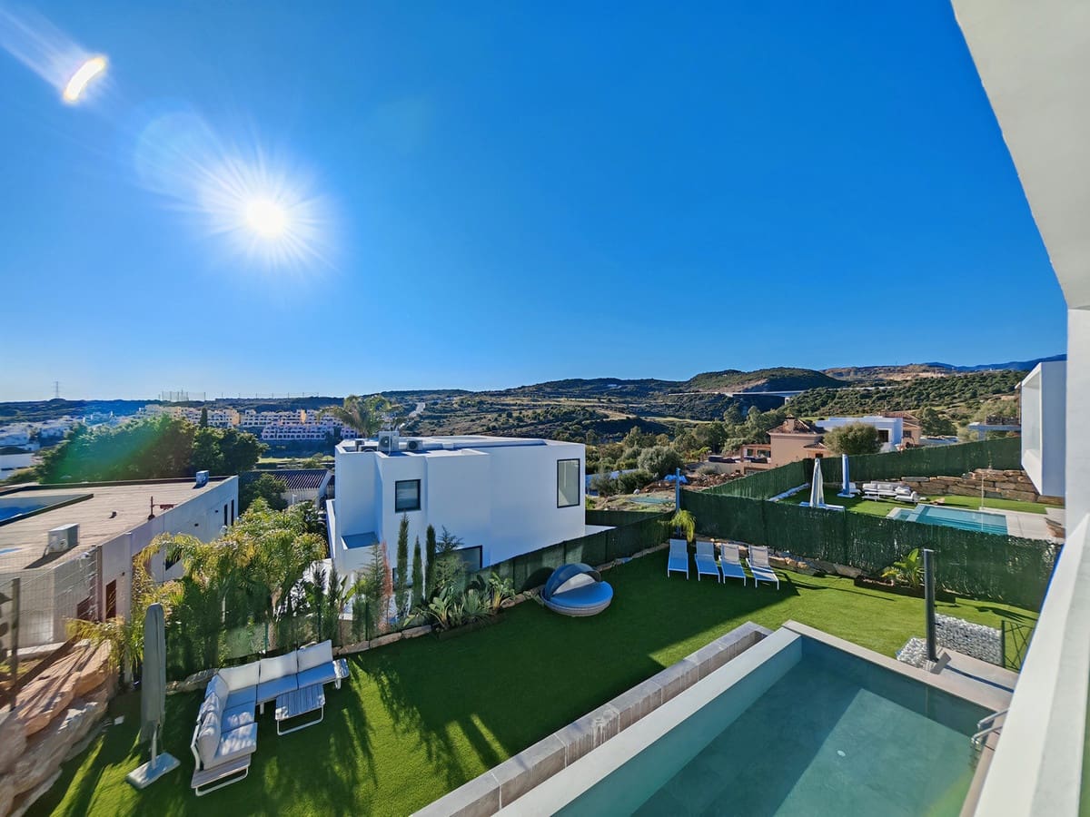 4 soverom Villa til salgs i Estepona med svømmebasseng garasje - € 1 300 000 (Ref: 9444034)