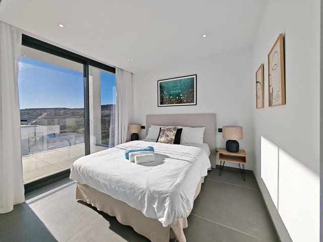 4 slaapkamer Villa te koop in Estepona met zwembad garage - € 1.300.000 (Ref: 9444034)