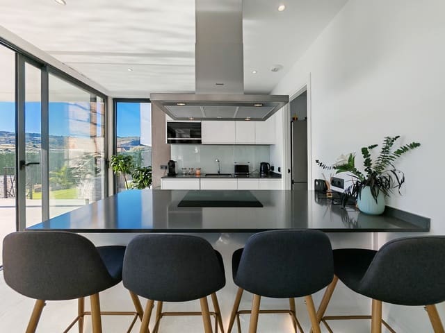 4 chambre Villa/Maison à vendre à Estepona avec piscine garage - 1 300 000 € (Ref: 9444034)