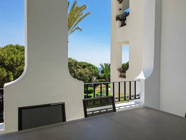 2 Zimmer Apartment zu vermieten in Cabopino, Marbella mit Pool Garage - 2.500 € (Ref: 9453526)