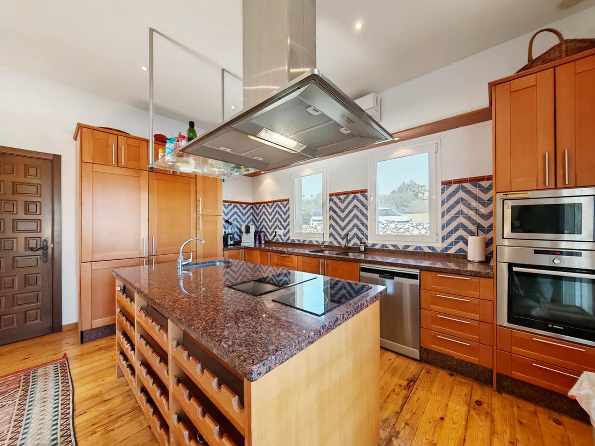 4 sypialnia Finka/Dom wiejski na sprzedaż w Coin z basenem garażem - 2 800 000 € (Ref: 9462040)