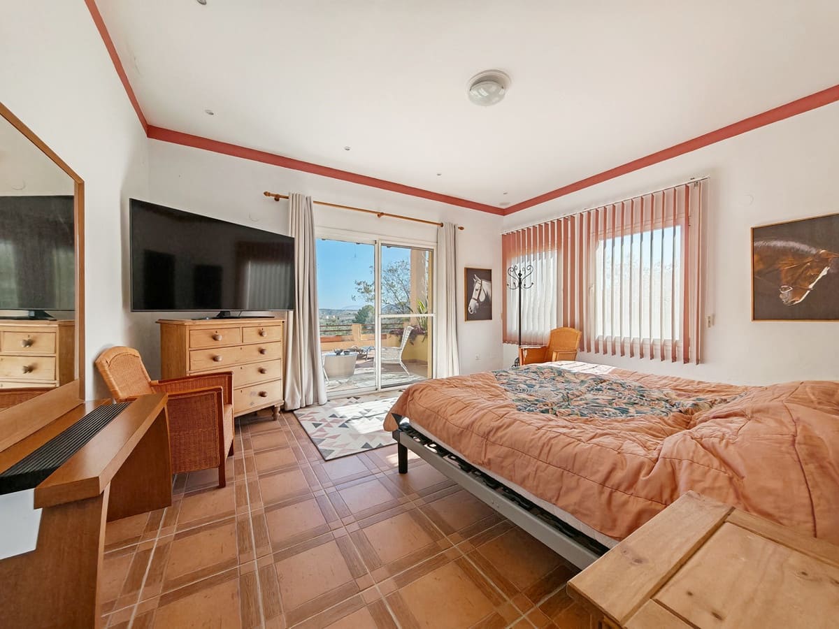 12 bedroom Finca/Country House for sale in Coin with pool garage - € 2,800,000 (Ref: 9462040)