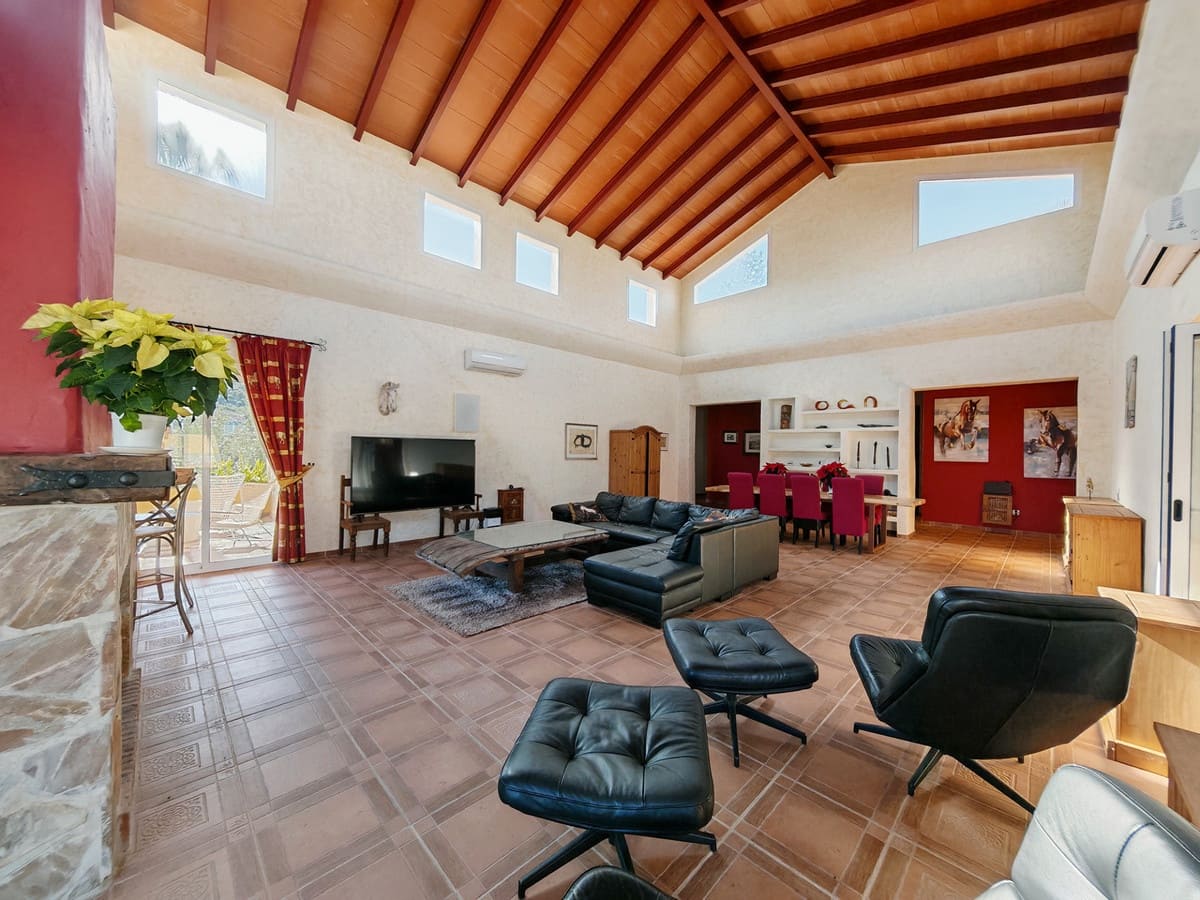 12 bedroom Finca/Country House for sale in Coin with pool garage - € 2,800,000 (Ref: 9462040)