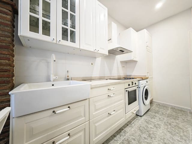 2 bedroom Apartment for sale in Mijas Costa, Mijas with pool - € 290,000 (Ref: 9462912)