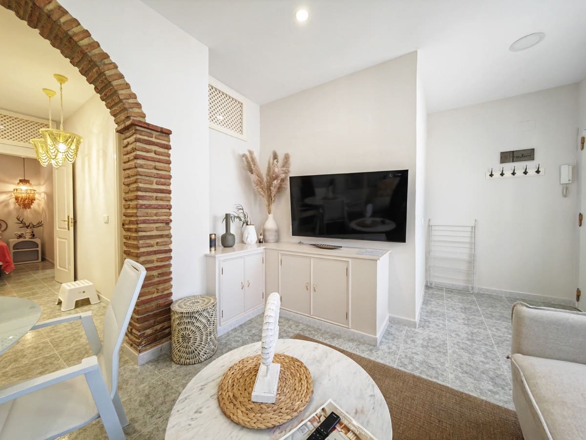 2 bedroom Apartment for sale in Mijas Costa with pool - € 290,000 (Ref: 9462912)