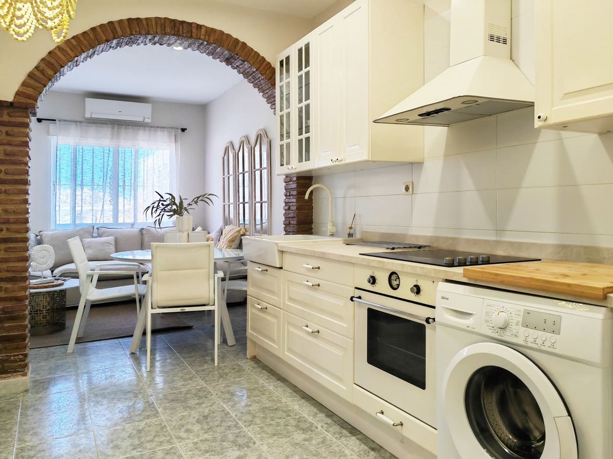 2 bedroom Apartment for sale in Mijas Costa with pool - € 290,000 (Ref: 9462912)