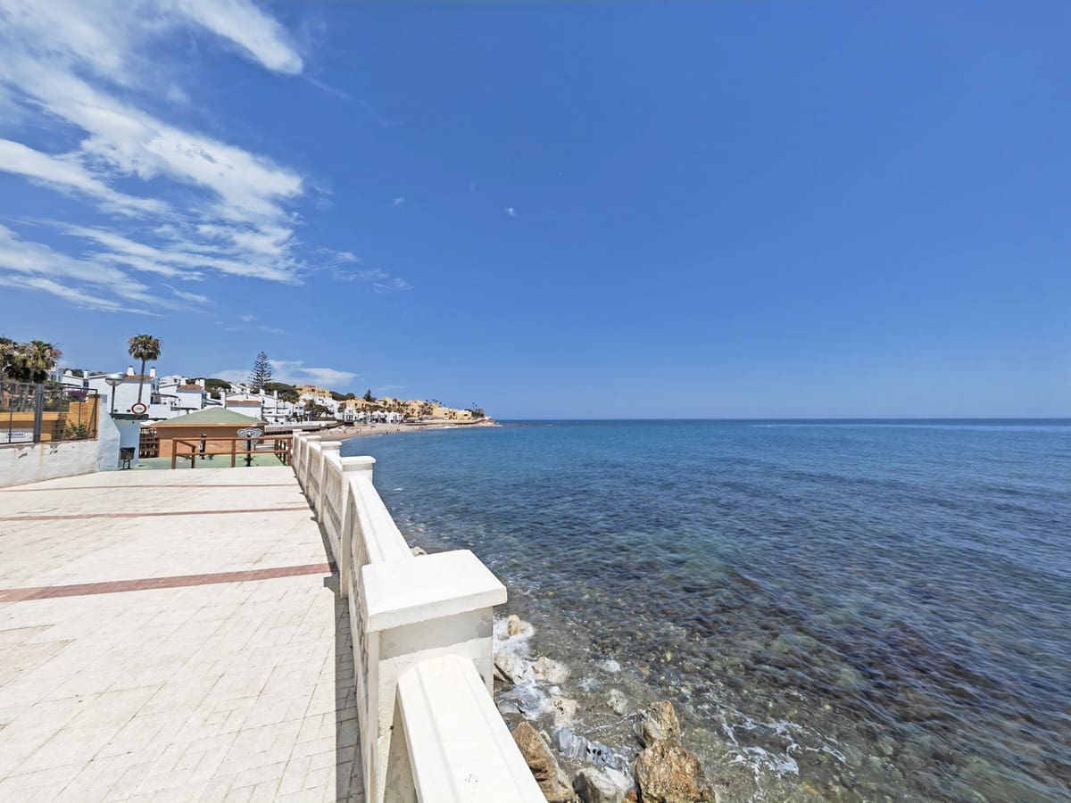 2 bedroom Apartment for sale in Mijas Costa with pool - € 290,000 (Ref: 9462912)