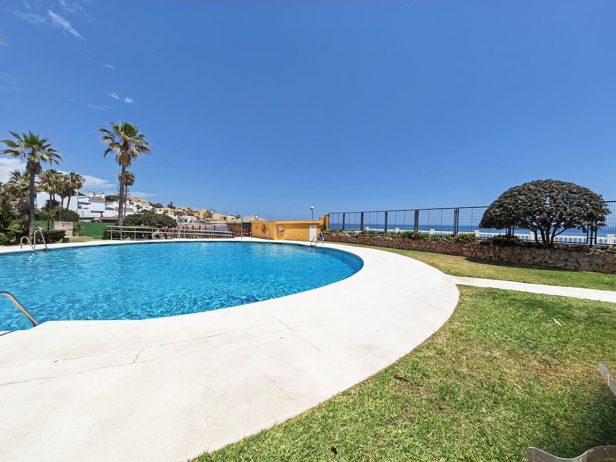 2 bedroom Apartment for sale in Mijas Costa with pool - € 290,000 (Ref: 9462912)