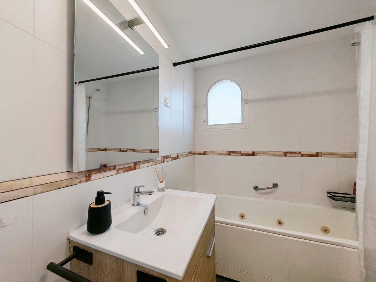 2 slaapkamer Penthouse te koop in Calahonda met zwembad - € 245.000 (Ref: 9474955)