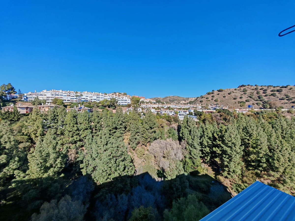 2 slaapkamer Penthouse te koop in Calahonda met zwembad - € 245.000 (Ref: 9474955)