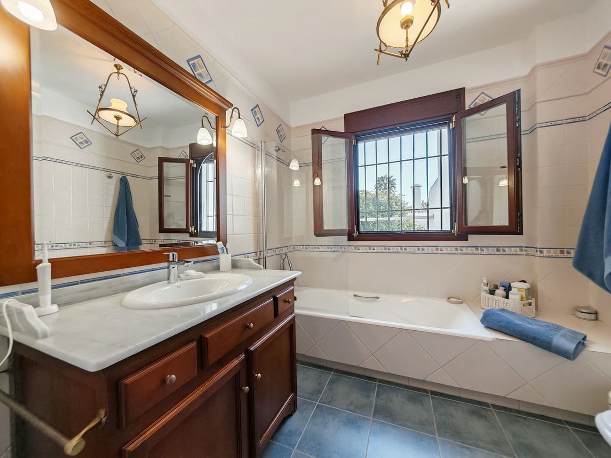 5 Zimmer Villa zu verkaufen in Mijas Golf mit Pool Garage - 1.150.000 € (Ref: 9502668)