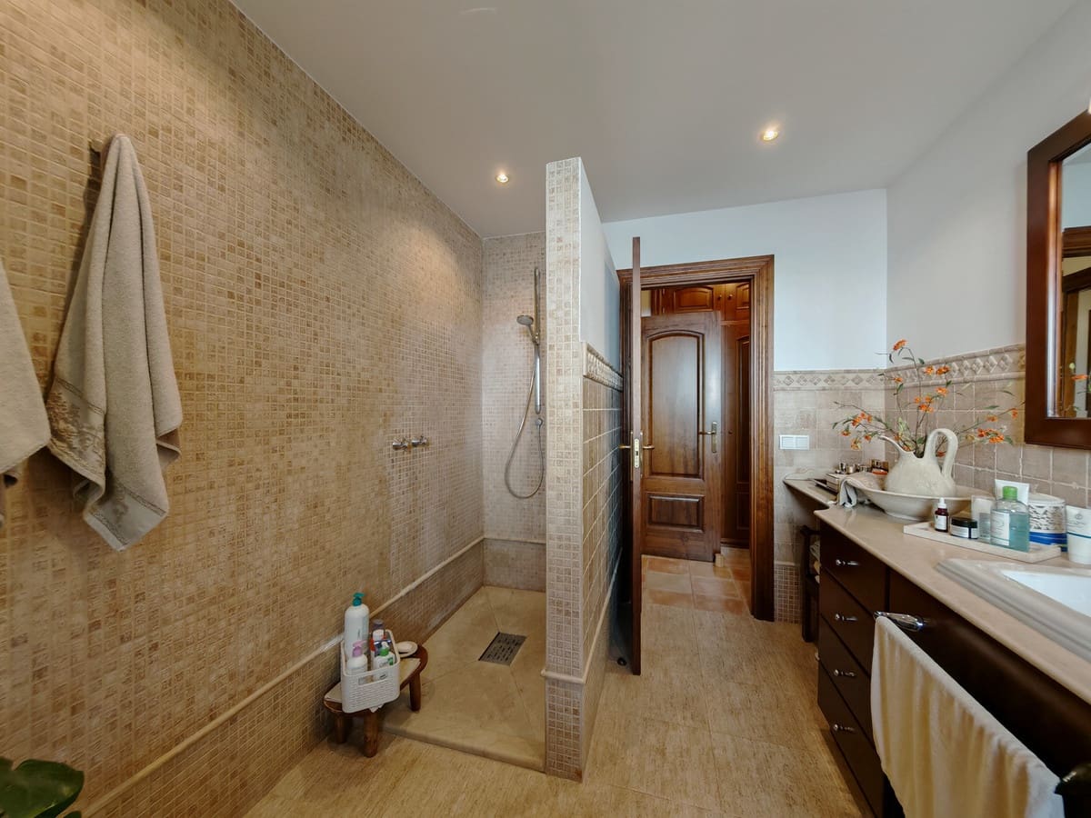 5 soverom Villa til salgs i Mijas Golf med svømmebasseng garasje - € 1 125 000 (Ref: 9502668)