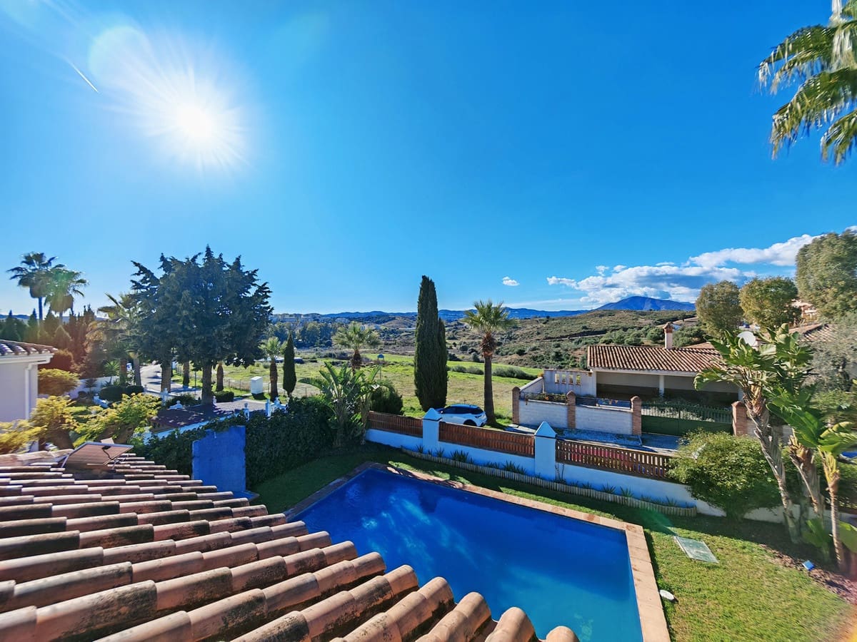 5 soverom Villa til salgs i Mijas Golf med svømmebasseng garasje - € 1 125 000 (Ref: 9502668)
