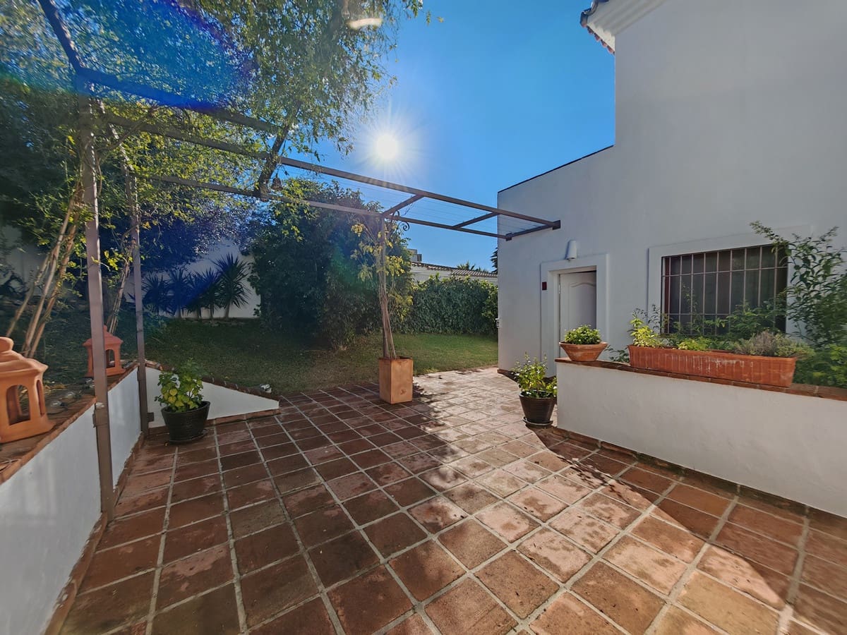 5 soverom Villa til salgs i Mijas Golf med svømmebasseng garasje - € 1 125 000 (Ref: 9502668)
