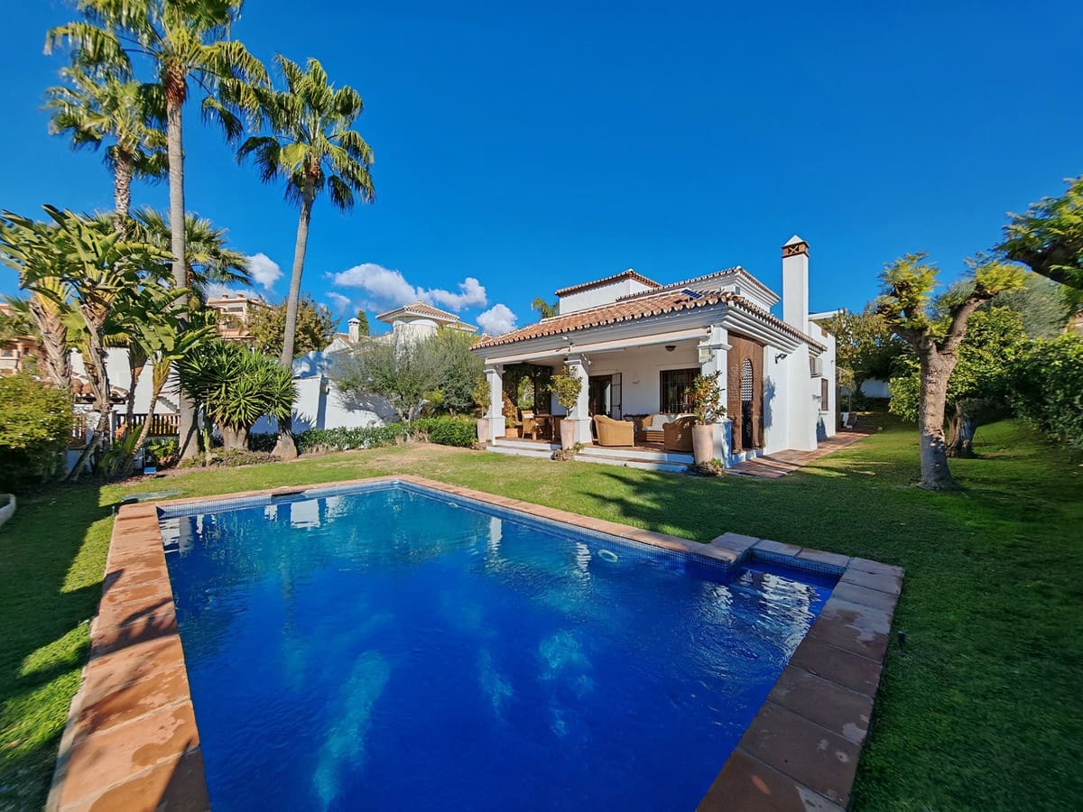 5 soverom Villa til salgs i Mijas Golf med svømmebasseng garasje - € 1 125 000 (Ref: 9502668)