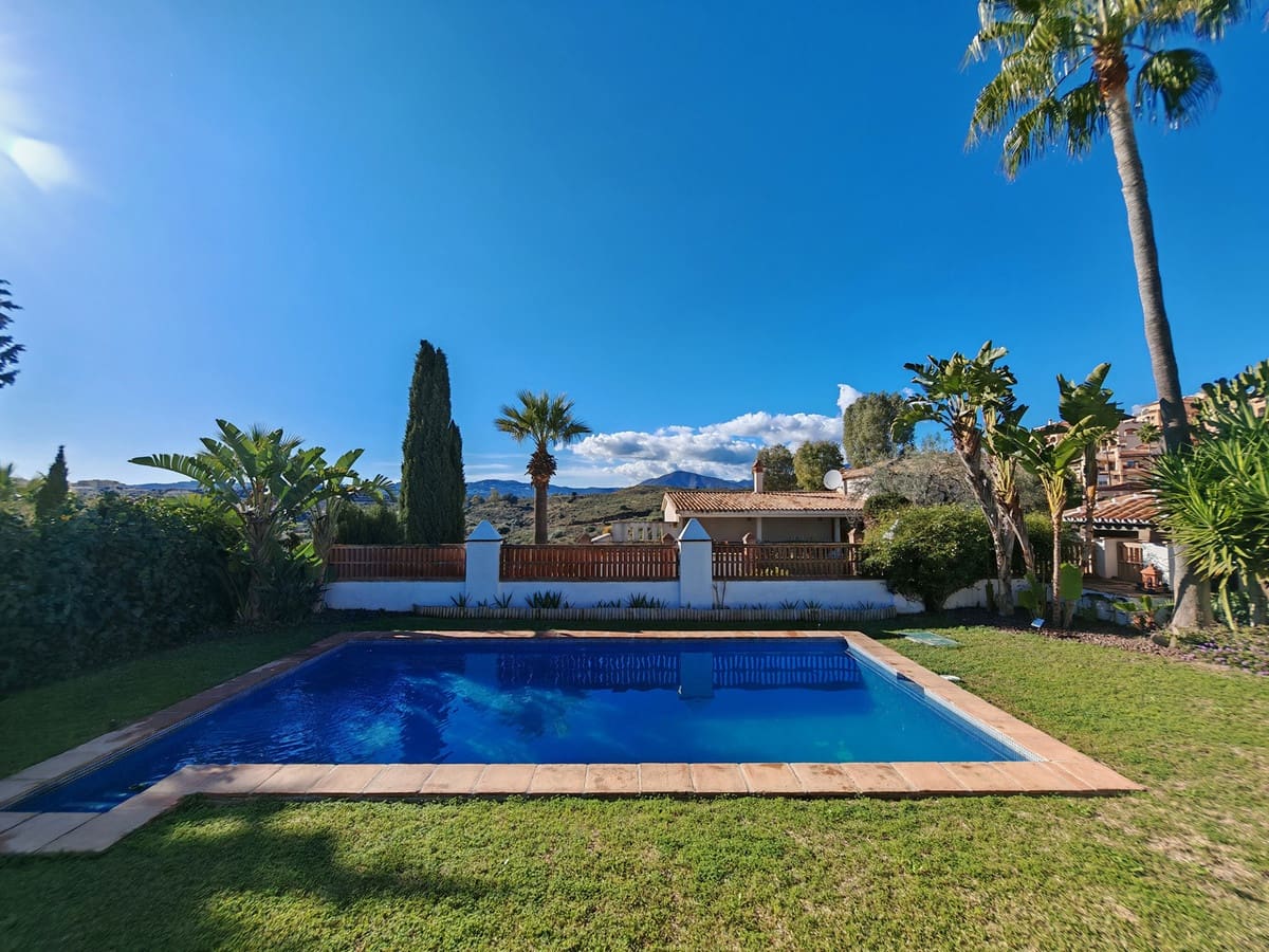 5 soverom Villa til salgs i Mijas Golf med svømmebasseng garasje - € 1 125 000 (Ref: 9502668)