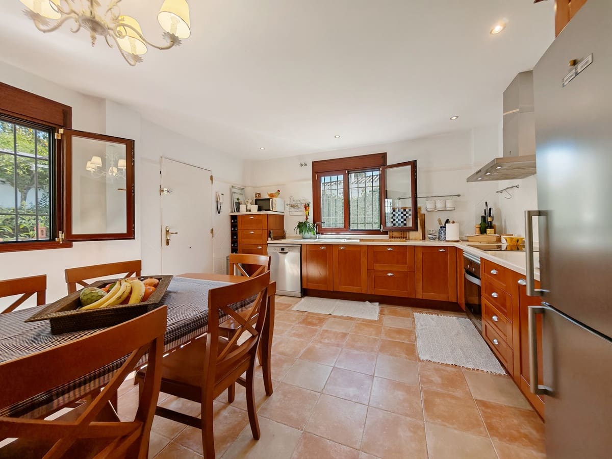 5 bedroom Villa for sale in Mijas Golf with pool garage - € 1,125,000 (Ref: 9502668)