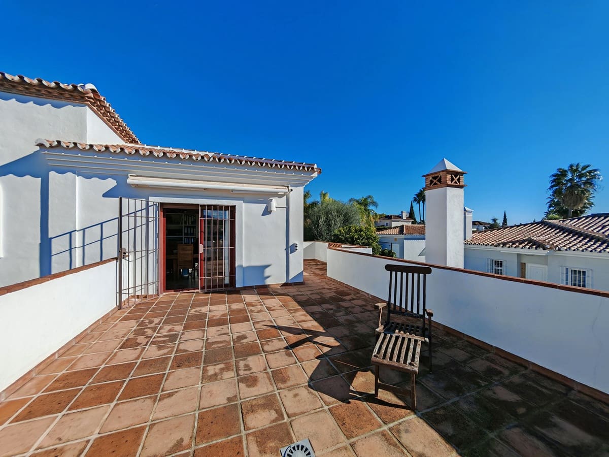 5 bedroom Villa for sale in Mijas Golf with pool garage - € 1,125,000 (Ref: 9502668)
