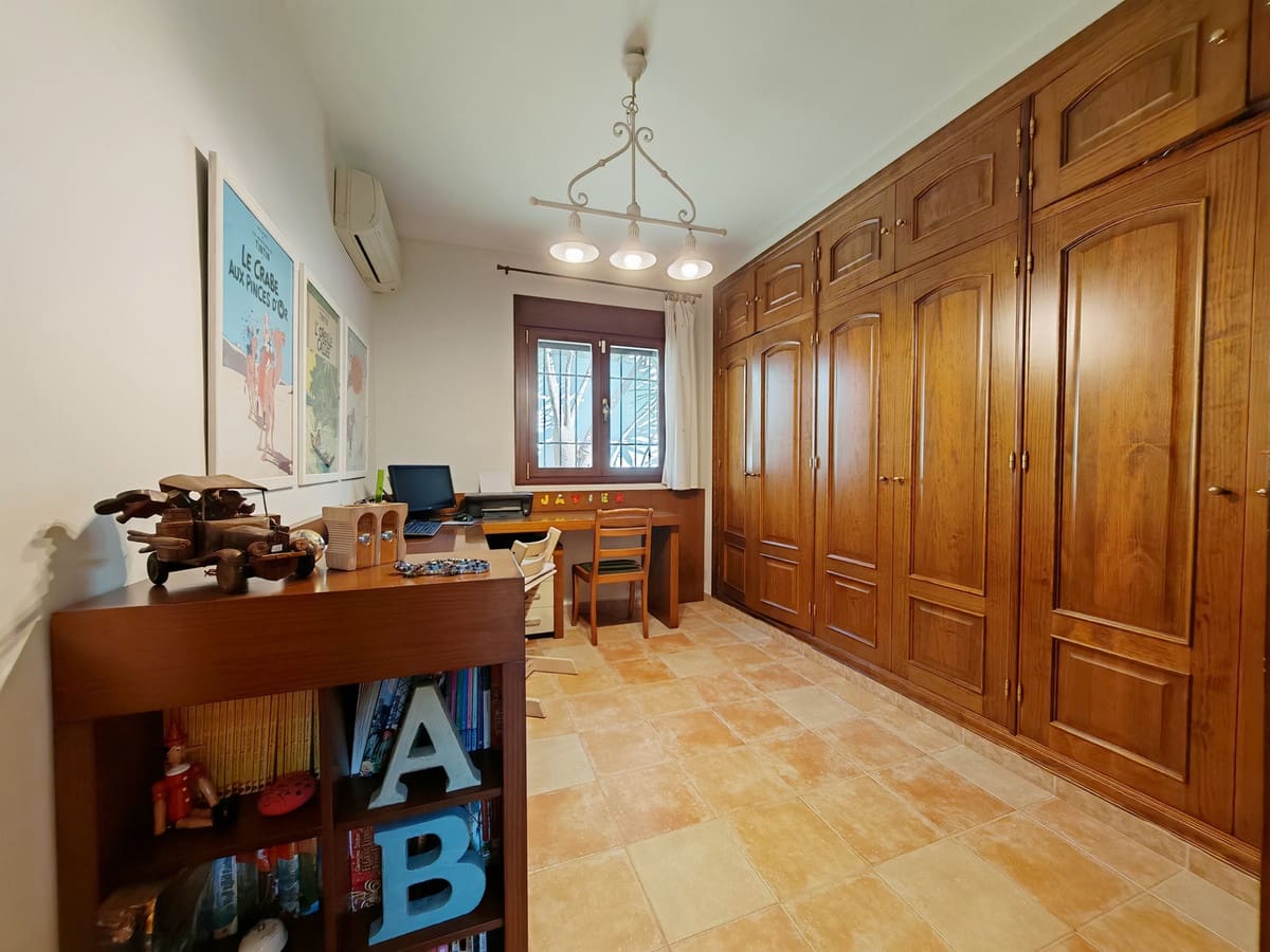 5 bedroom Villa for sale in Mijas Golf with pool garage - € 1,125,000 (Ref: 9502668)