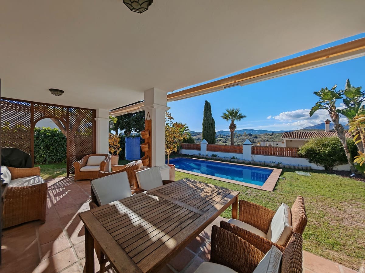 5 bedroom Villa for sale in Mijas Golf with pool garage - € 1,125,000 (Ref: 9502668)