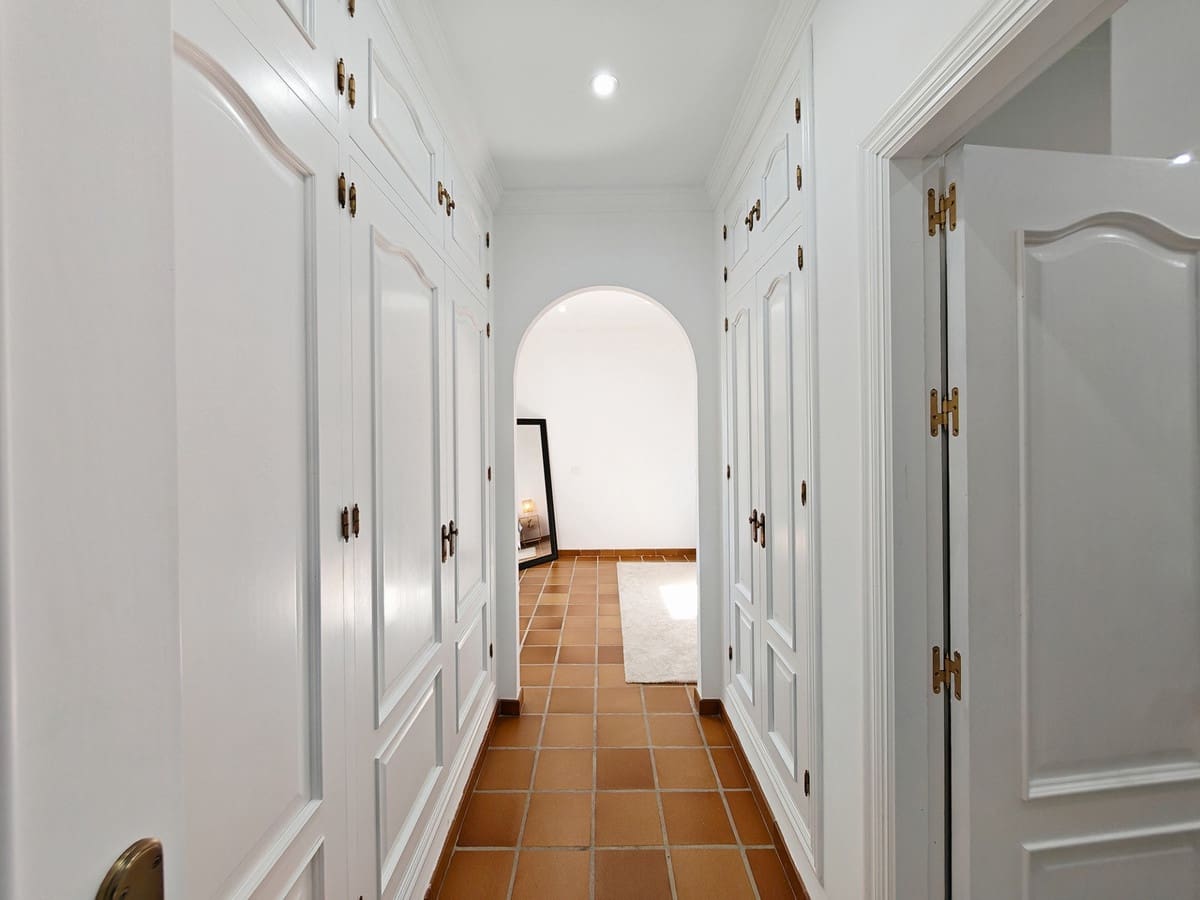 5 soverom Villa til salgs i Las Chapas med svømmebasseng garasje - € 2 350 000 (Ref: 9502669)