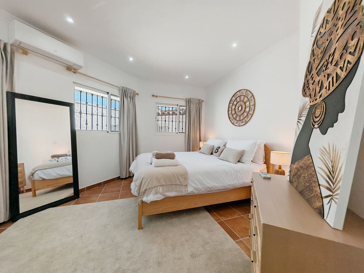 5 soverom Villa til salgs i Las Chapas med svømmebasseng garasje - € 2 350 000 (Ref: 9502669)