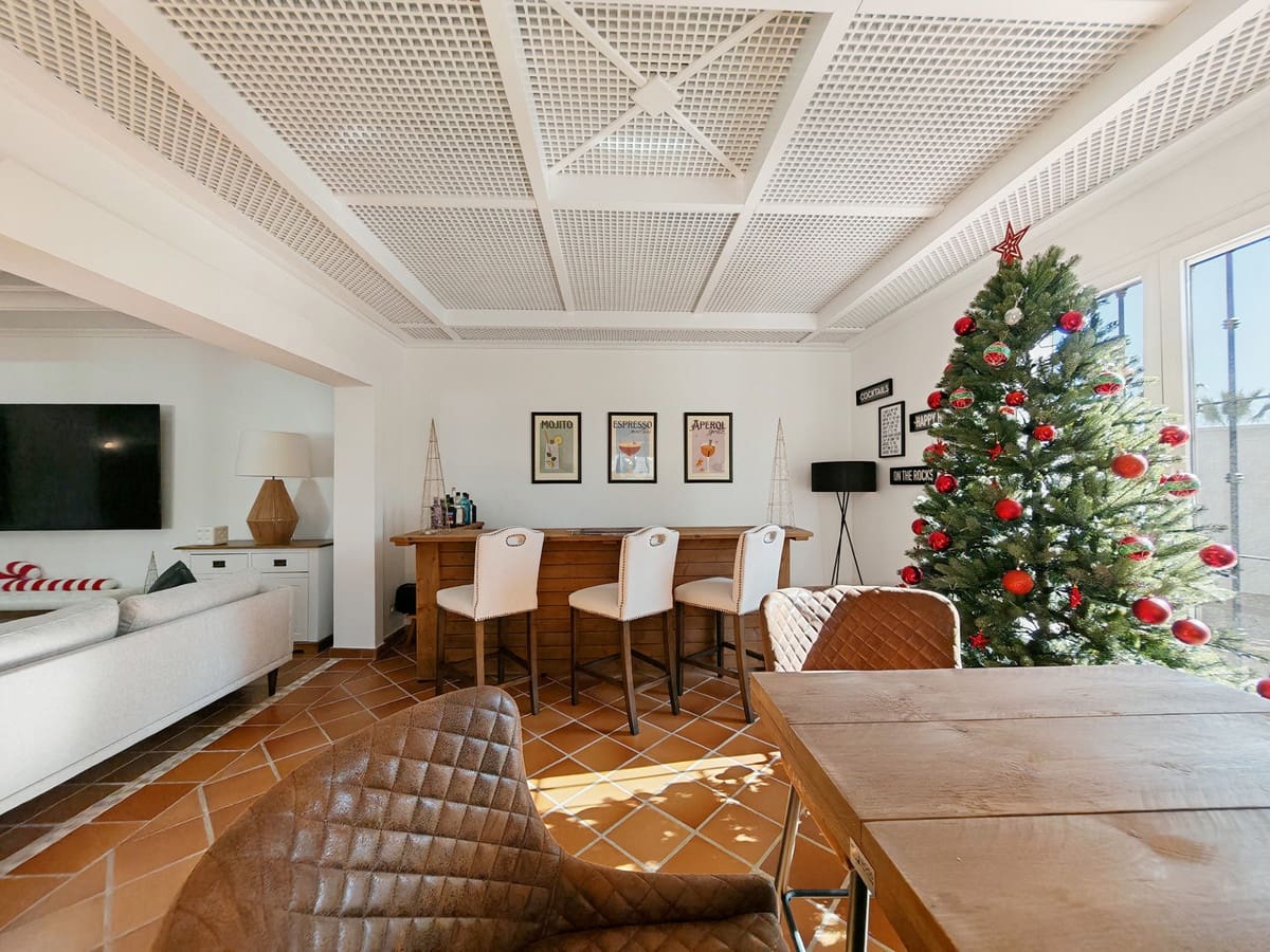 5 soverom Villa til salgs i Las Chapas med svømmebasseng garasje - € 2 350 000 (Ref: 9502669)