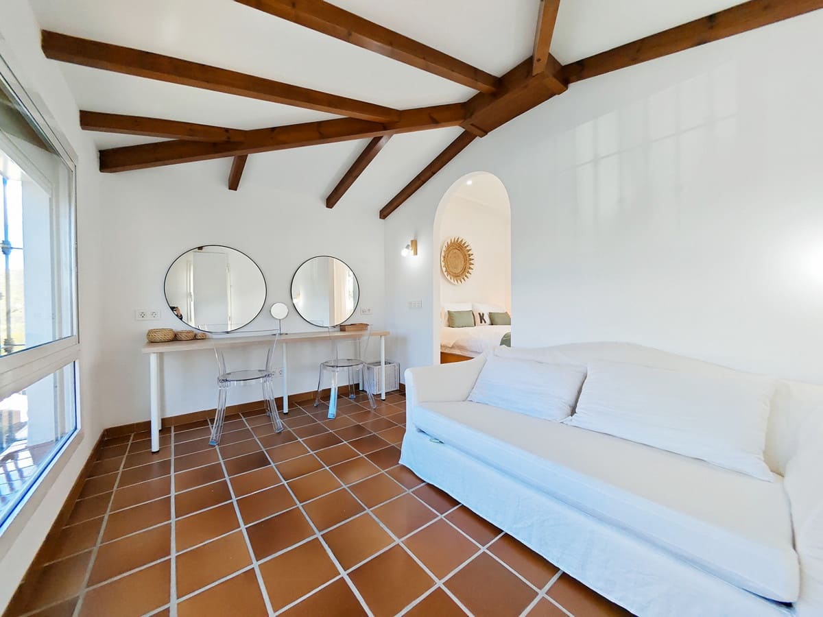 5 soverom Villa til salgs i Las Chapas med svømmebasseng garasje - € 2 350 000 (Ref: 9502669)