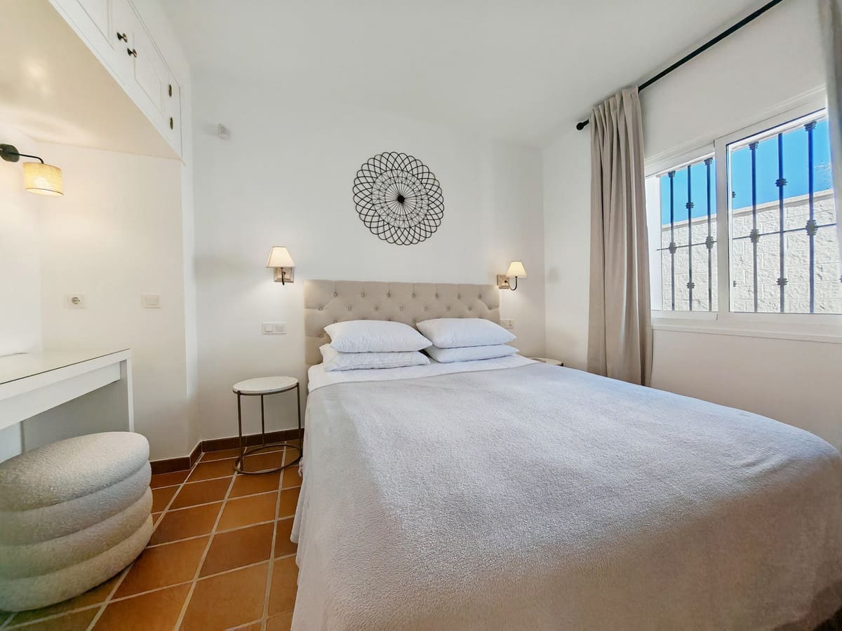 5 soverom Villa til salgs i Las Chapas med svømmebasseng garasje - € 2 350 000 (Ref: 9502669)