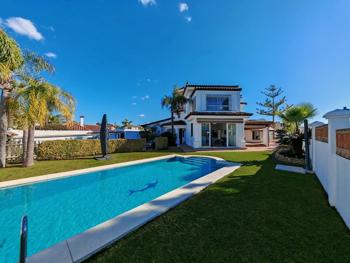 5 sypialnia Willa na sprzedaż w Las Chapas z basenem garażem - 2 350 000 € (Ref: 9502669)