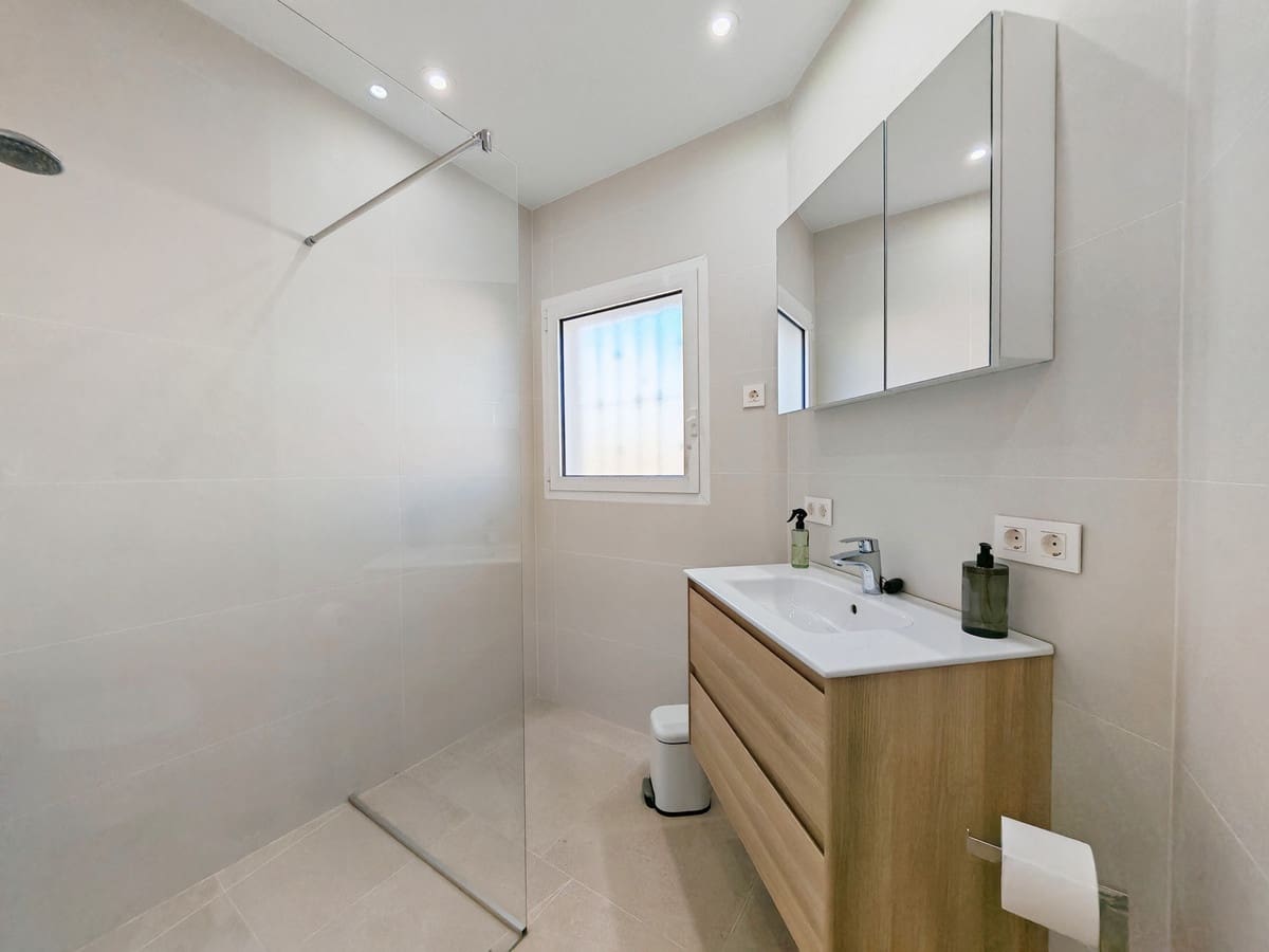 5 sypialnia Willa na sprzedaż w Las Chapas z basenem garażem - 2 350 000 € (Ref: 9502669)