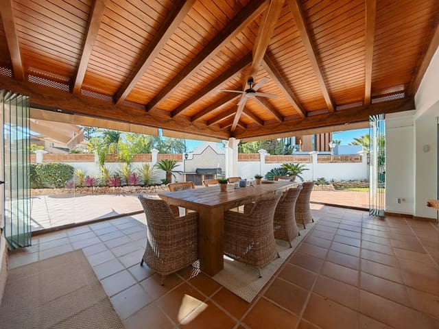 5 makuuhuone Huvila myytävänä paikassa Las Chapas, Marbella mukana uima-altaan 
autotalli - 2 350 000 € (Ref: 9502669)