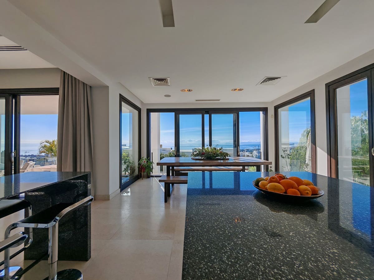 5 slaapkamer Villa te koop in Los Monteros met zwembad garage - € 2.950.000 (Ref: 9503032)