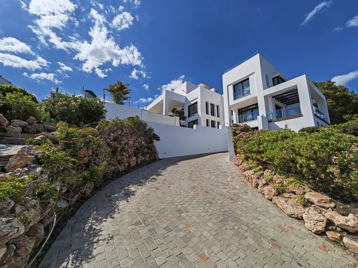 5 slaapkamer Villa te koop in Los Monteros met zwembad garage - € 2.950.000 (Ref: 9503032)