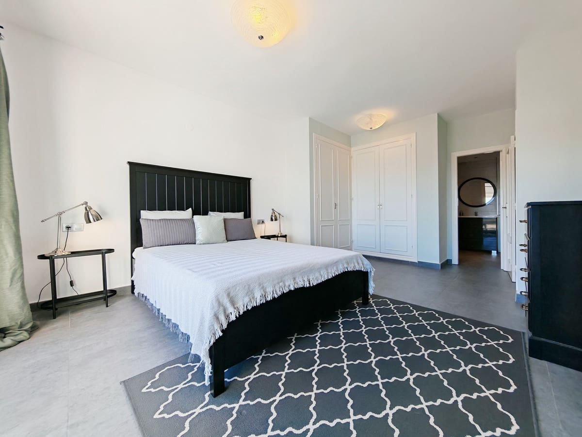 2 bedroom Apartment for rent in La Mairena with pool - € 1,900 (Ref: 9503242)