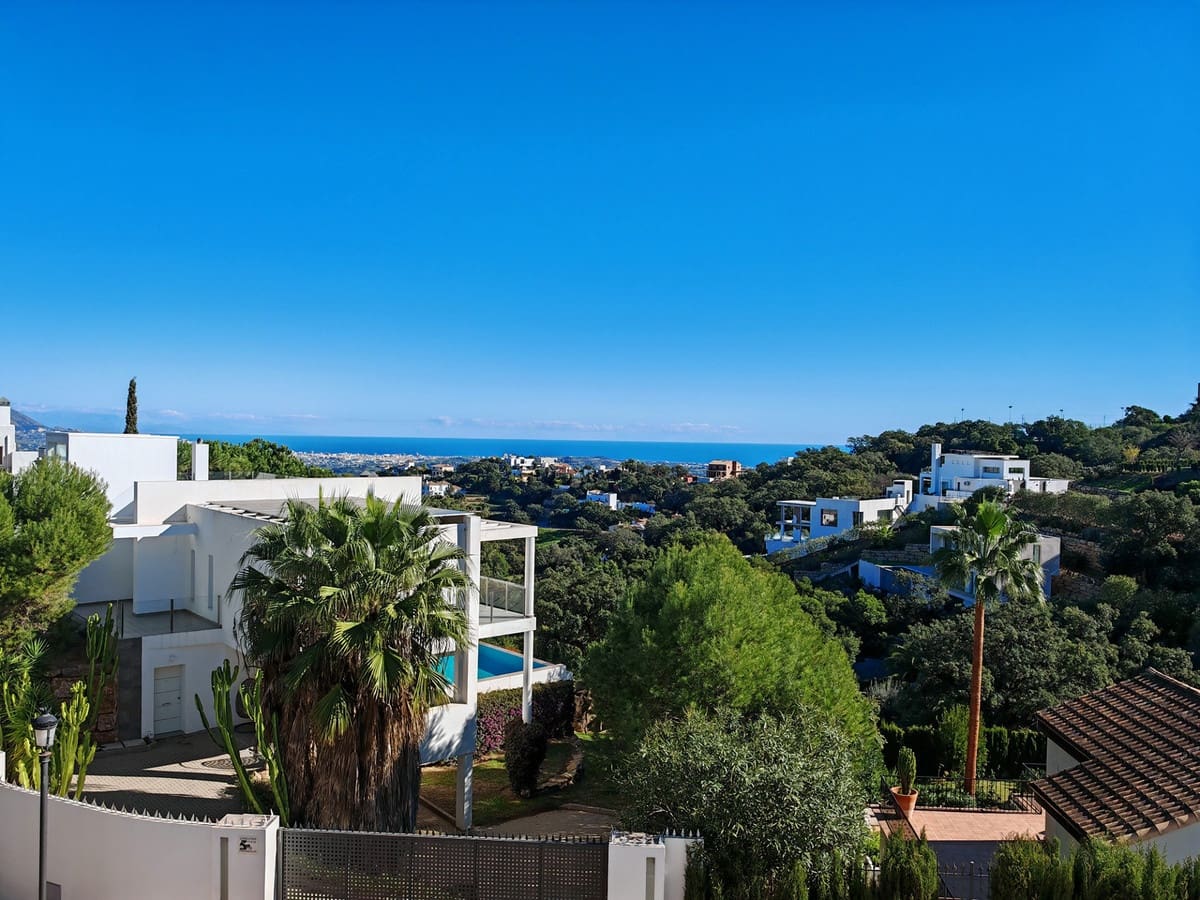 2 bedroom Apartment for rent in La Mairena with pool - € 1,900 (Ref: 9503242)