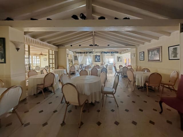 Bar/Restaurante en Mijas en venta con piscina garaje - 1.495.000 € (Ref: 9504242)